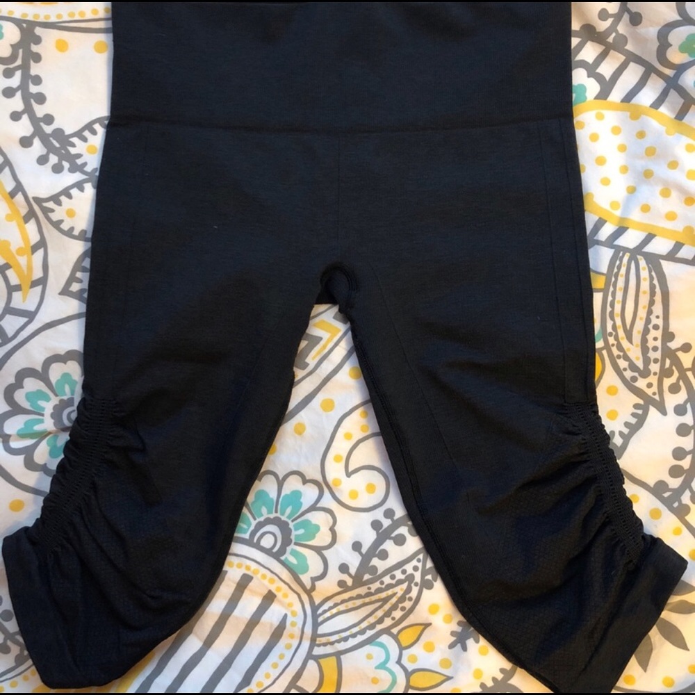 lululemon “In The Flow” crop leggings size 10